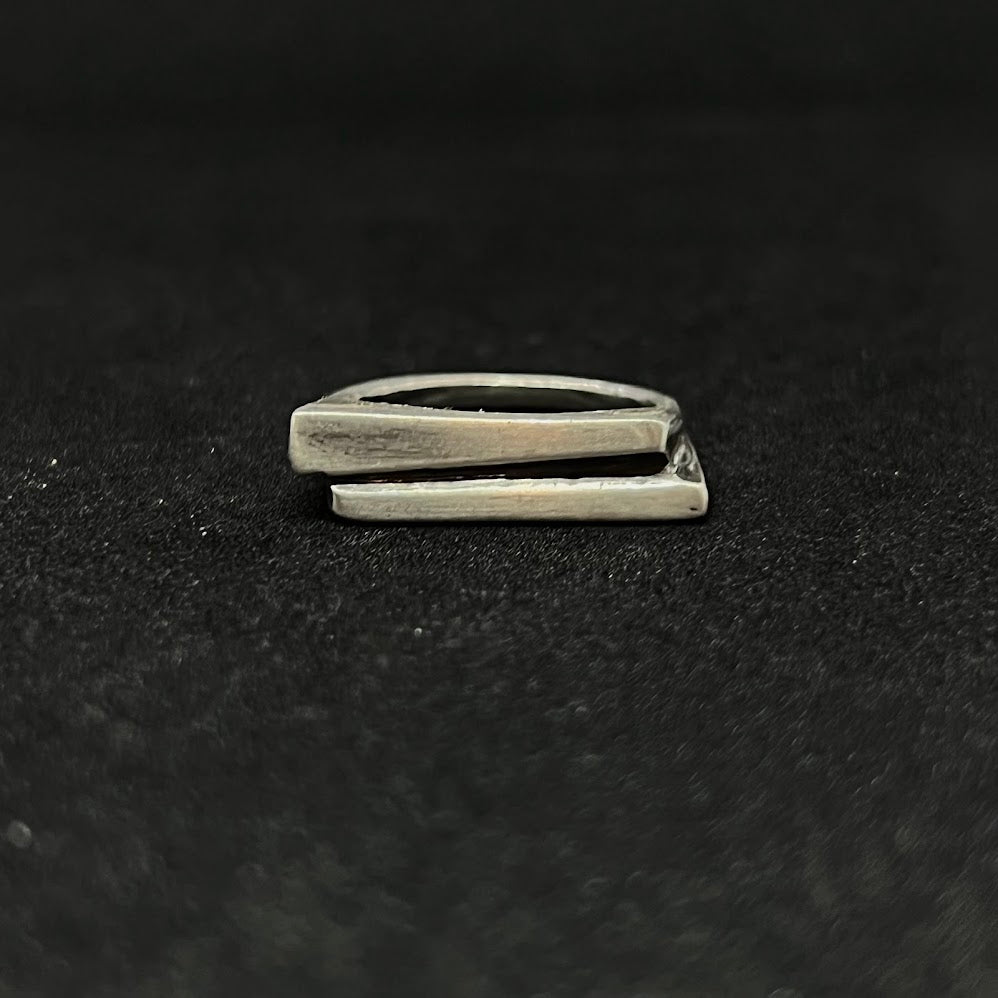 The Offset Parallel Ring