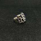 The Labyrinth Ring