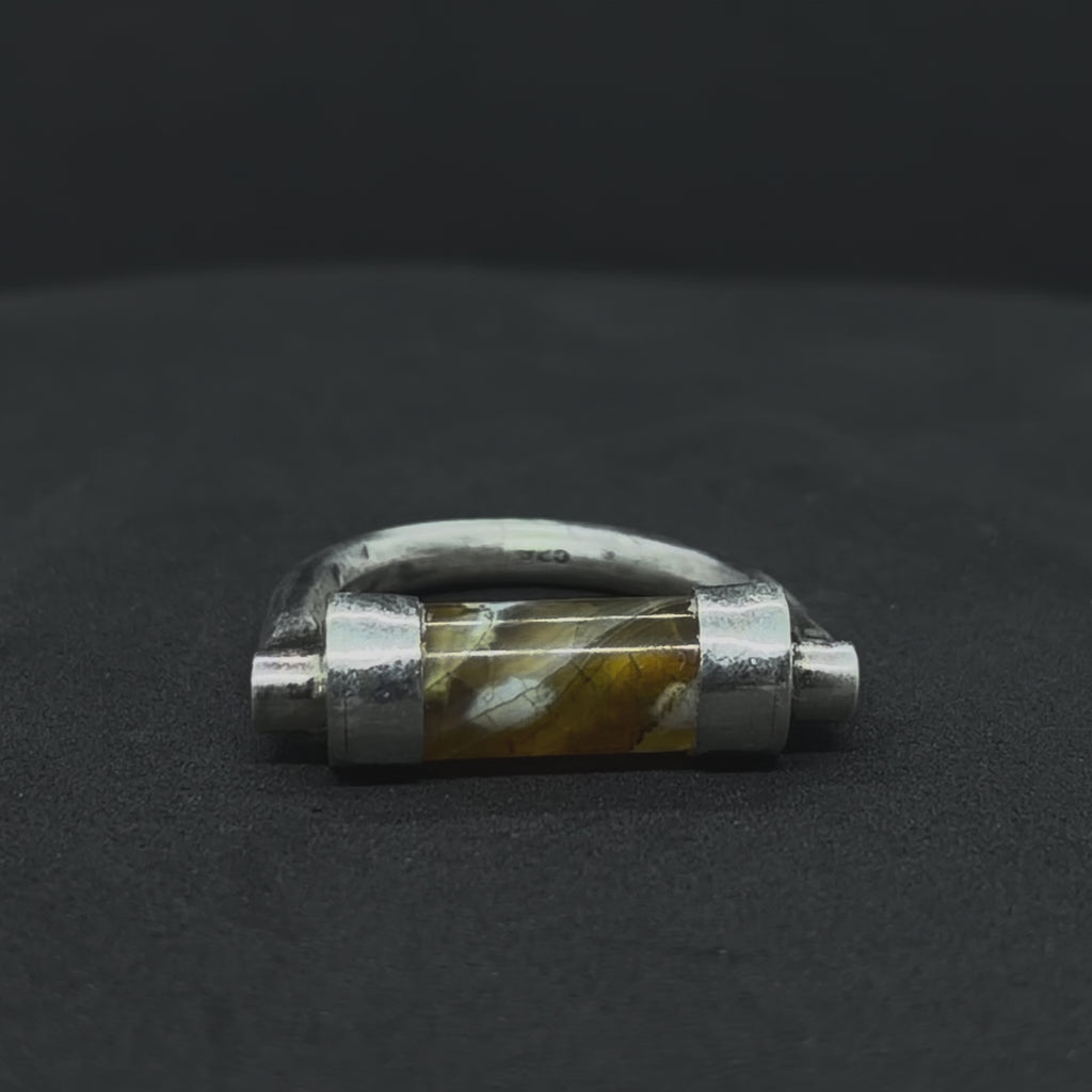 The Scroll Agate Ring