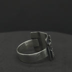 The Labyrinth Ring