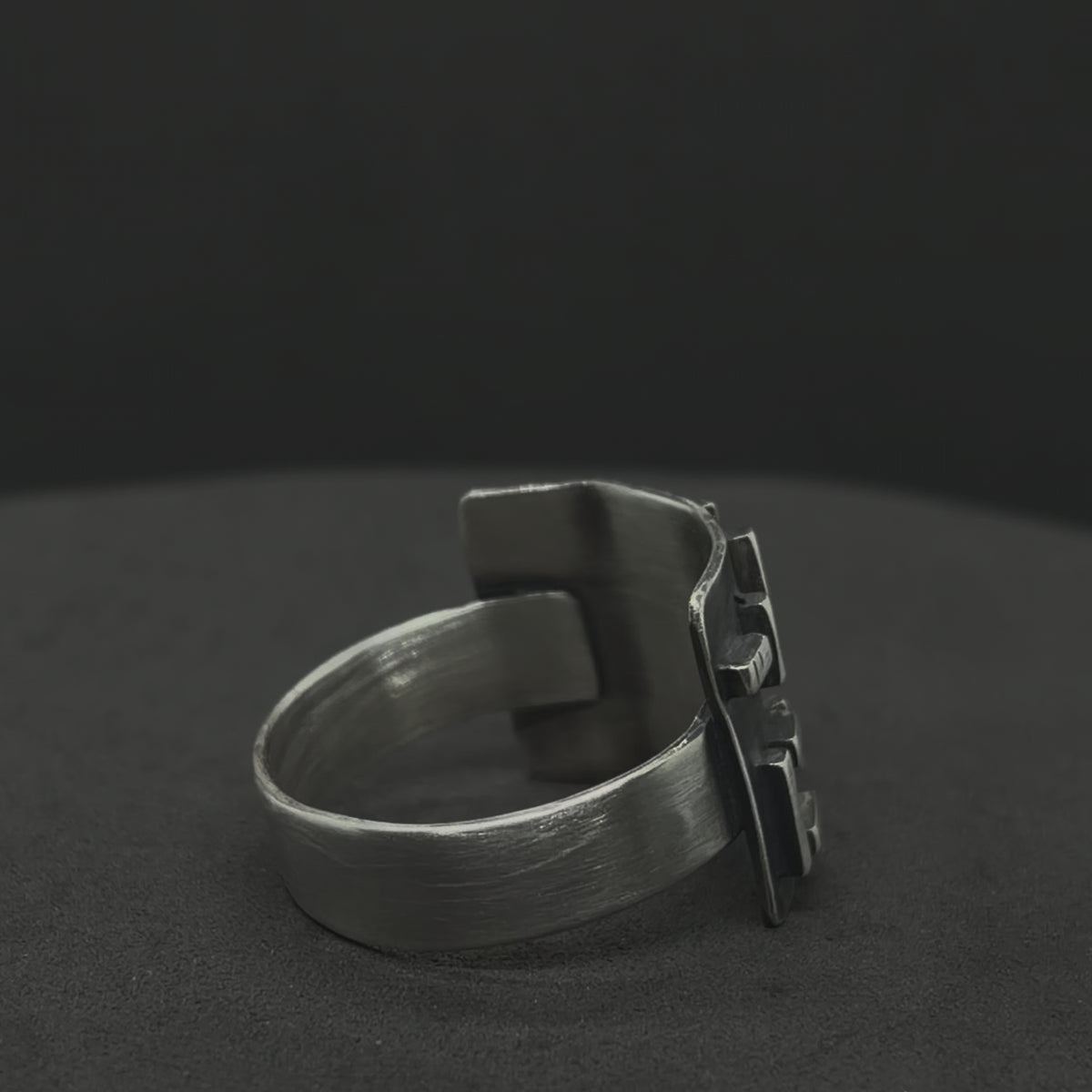 The Labyrinth Ring